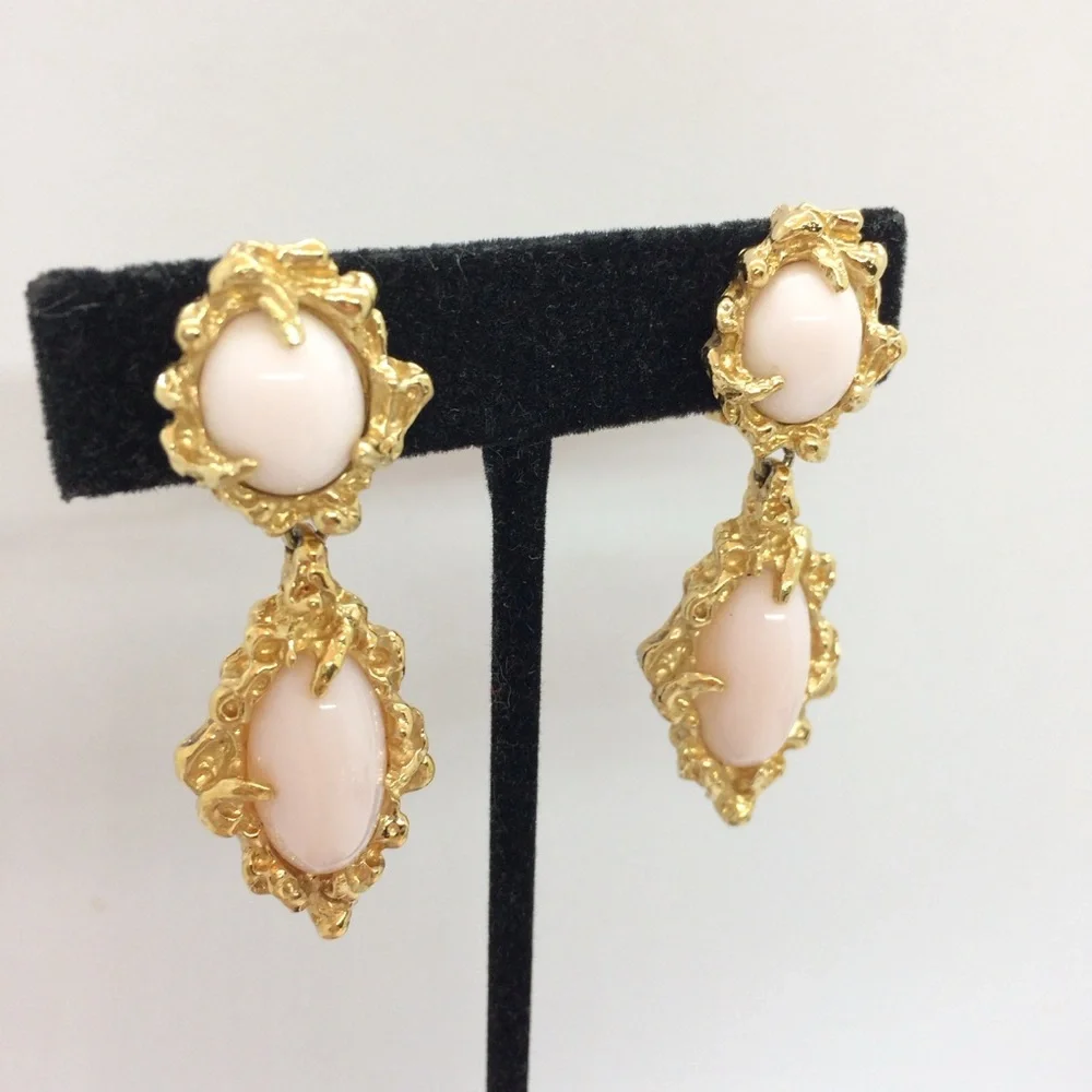 !!SOLD!! VINTAGE PANETTA FAUX ANGEL SKIN CORAL CLIP EARRINGS DROP DANGLE ORNATE_16